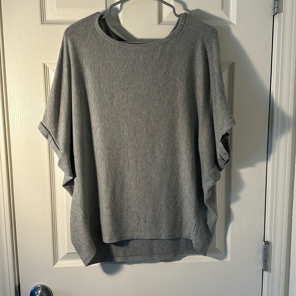 Grey top - Picture 1 of 2